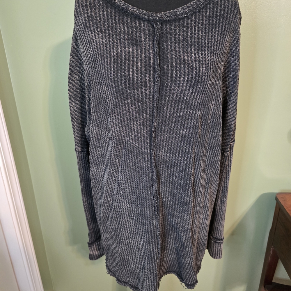Zenana Outfitters Gray Top